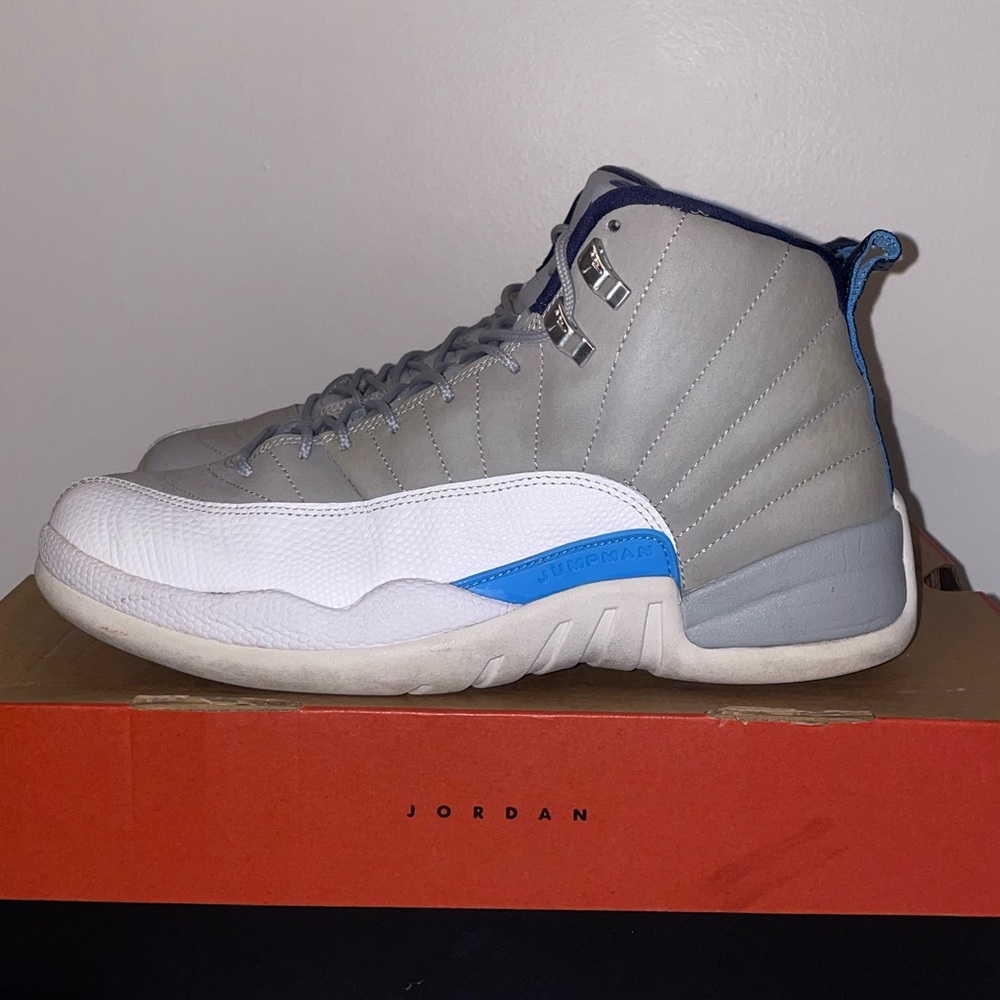 Men’s Jordan 12 Retro Grey University Blue size 9.5